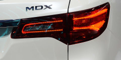 Acura представила обновленный кроссовер MDX. Фотослайдер 0