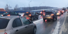 Текущий уровень загруженности, по данным «Яндекс.Пробки», сохранится на дорогах до 12:00, с 13:00 до 16:00 ожидаются пятибалльные заторы.
 