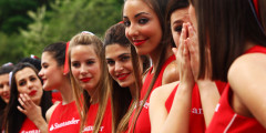 Горячие брюнетки и рев моторов: лучшие девушки Гран-При Испании. Фотослайдер 0