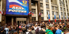 Пикет начался утром, по данным активистки «Яблока» Юлии Галяминой, в нем участвуют 400 человек.