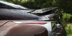 Lexus LC500 против Jaguar F-Type - Lexus элементы
