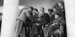 اولین دیدار رهبر شوروی با رئیس جمهور آمریکا در تهران انجام شد.  در طول کنفرانس ، که گام مهمی در تقویت ائتلاف ضد هیتلری بود ، جوزف استالین با فرانکلین روزولت مذاکره کرد.  این جلسه منجر به توافق اصولی در مورد زمان گشودن جبهه دوم متحدان غربی در اروپا شد.