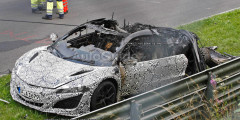 Прототип Honda NSX сгорел на Нюрбургринге. Фотослайдер 0