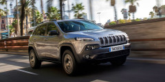 Jeep анонсировал старт продаж нового Cherokee в России. Фотослайдер 0