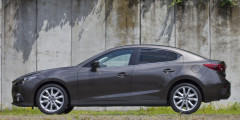 Mazda3 седан оказалась на 4 килограмма легче хэтчбека . Фотослайдер 0
