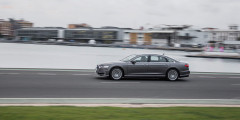 Видео: первый тест новой Audi A8 - Динамика