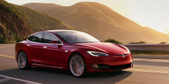 Tesla Model S

Электромобили сравнительно легко приблизились к&nbsp;гиперкарам в&nbsp;разгоне до&nbsp;первой &laquo;сотни&raquo;. Элон Маск пообещал, что&nbsp;новый родстер Tesla достигнет скорость 60 миль в&nbsp;час (96 км/ч) менее, чем&nbsp;за&nbsp;две секунды. Пока&nbsp;же&nbsp;в&nbsp;сверхскоростной лиге компанию представляет большой хэтчбек Tesla Model S с&nbsp;результатом&nbsp;2,4 секунды. При условии, что&nbsp;это двухмоторная версия P100D в&nbsp;режиме Ludicrous+. Однако максимальная скорость Model S подкачала&nbsp;&mdash;&nbsp;всего 250&nbsp;км в&nbsp;час.
