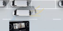 О наличии системы автопарковки (как, например, у Volkswagen Crafter) не сообщается. Картинка с камеры выводится на центральный экран или на сектор салонного зеркала.