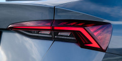 Сзади у всех Octavia (даже у самой дешевой)&nbsp;&mdash; полностью светодиодные фонари с динамическими поворотниками как у Audi.