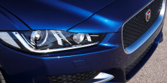 Признаки породы. Тест-драйв Jaguar XE. Фотослайдер 3