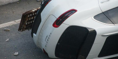В Китае разбился трейлер с люксовыми автомобилями. Фотослайдер 0