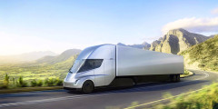 Tesla представила беспилотный грузовик