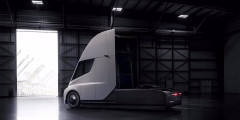 Tesla представила беспилотный грузовик
