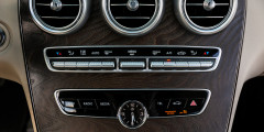 BMW 330i против Mercedes-Benz C300 - салон Mercedes