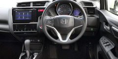Honda представила обновленный хэтчбек Fit. Фотослайдер 0