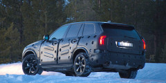 Новый Volvo XC90 станет больше и экономичнее  предшественника. Фотослайдер 0