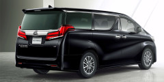 Toyota назвала цены на обновленный минивэн Alphard