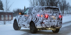 Компания Land Rover вывела на зимние тесты новый Discovery. Фотослайдер 0