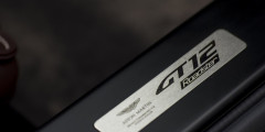 Гоночное купе Аston Martin Vantage GT12 лишилось крыши. Фотослайдер 0