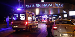 В аэропорту Стамбула произошли два взрыва