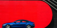 Признаки породы. Тест-драйв Jaguar XE. Фотослайдер 3