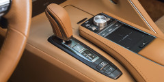 Lexus LC500 против Jaguar F-Type - Lexus салон