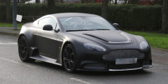 Опубликованы первые снимки гоночного Aston Martin Vantage. Фотослайдер 0