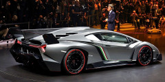 Lamborghini Veneno назвали худшим, что было после фашизма. Фотослайдер 0