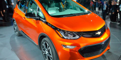 Chevrolet показал бюджетный электрокар Bolt. Фотослайдер 0
