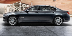 BMW отделала 7-Series столовым серебром. Фотослайдер 0