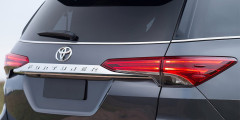 Toyota привезла в Россию рамный внедорожник Fortuner - новость