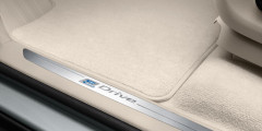BMW представил гибридную версию X5. Фотослайдер 0