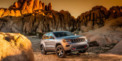Jeep Grand Cherokee Trailhawk рассекретили до премьеры. Фотослайдер 0