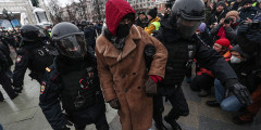 По данным «ОВД-Инфо» на 21:30, в Москве задержаны более 900 человек