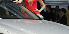 Блондинки и брюнетки - самые красивые экспонаты Пекина-2012. Фотослайдер 1