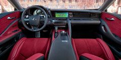 Салон Lexus LC - это царство кожи, алькантары и алюминия. Большинство стилистических элементов купе получит флагман Lexus LS нового поколения, который дебютирует в январе.&nbsp;