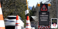 Грайнау, граница Германии и Австрии. Знак напоминает о необходимости двухнедельного карантина при въезде в ФРГ
