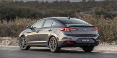 Hyundai представила обновленный седан Elantra
