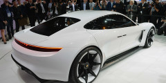 Porsche выпустит свой первый электрокар в 2020 году. Фотослайдер 0