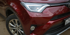 Приподнятое настроение. Toyota RAV4 против Nissan X-Trail. Фотослайдер 1