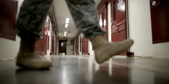 Тюрьма в Гуантанамо была открыта в 2002 году для преступников, обвиняемых в террористических действиях. Она находится на бессрочно арендуемой США военно-морской базе в заливе Гуантанамо (Куба), в 30 км от одноименного города.
