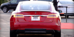 Tesla представила самую мощную модель в истории. Фотослайдер 0