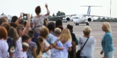 Обмен заключенными между Россией и Украиной состоялся днем 7 сентября. В киевском аэропорту Борисполь собрались родственники освобожденных украинцев
