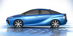 Toyota представила первый автомобиль на водородных элементах. Фотослайдер 0