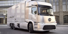 Mercedes выпустил электрический грузовик с мониторами вместо зеркал. Фотослайдер 0