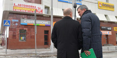 Путин вместе со своим полпредом в Сибирском федеральном округе Сергеем Меняйло осмотрел здание торгового центра
