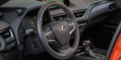 Погоня, деньги, PIN-коды: три мнения о Lexus UX - салон