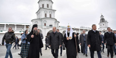 15 ноября президент Владимир Путин, премьер-министр Дмитрий Медведев и другие чиновники, а также патриарх Кирилл посетили Ново-Иерусалимский ставропигиальный мужской монастырь впервые после масштабной реставрации.
