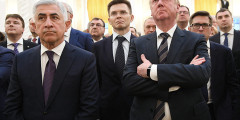 Председатель правления УК «Роснано» Анатолий Чубайс (справа)
