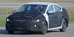Новое поколение Hyundai Elantra оснастят турбомотором. Фотослайдер 0